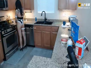 网红谭晓彤女仆制服秀巨乳诱惑自拍~