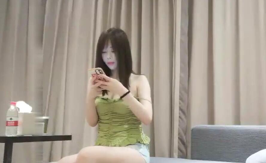 小宝寻花绿衣服苗条白皙妹子镜头前口交扣逼骑乘后人猛操快速抽插呻吟晃动奶子