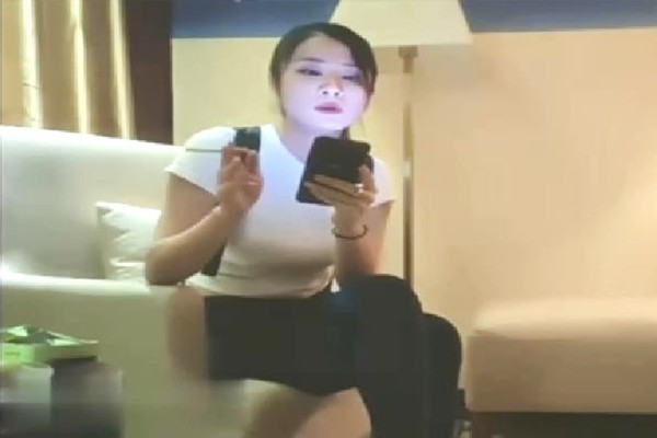 流水线约外围前脚刚走另一个已到楼下肤白貌美饱满胸部