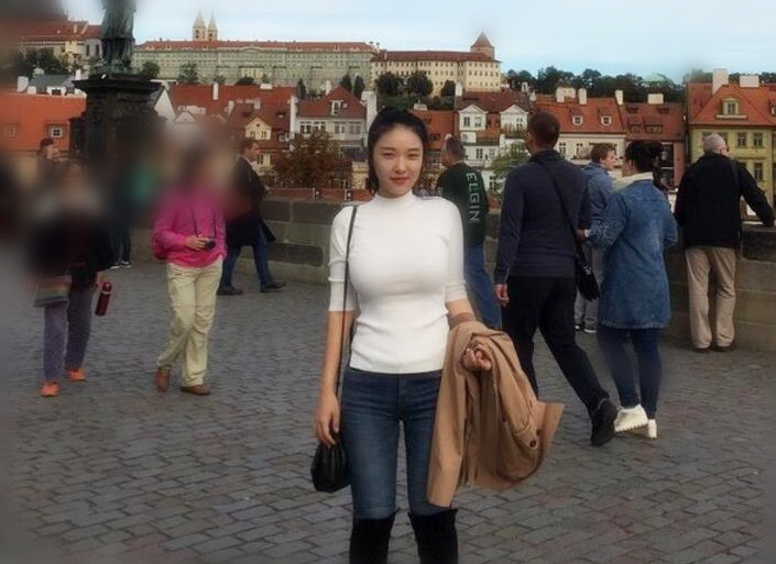 小年轻AV看多了操逼姿势真不少女友一脸无奈