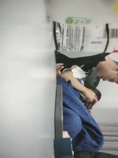 #第二场约23岁小夫妻 刚踏入换妻圈 小妹妹还放不开 沟通搭讪聊天未遂 夫妻俩自己开始搞