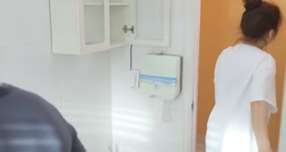 “和表姐同居