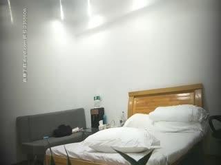 温柔型外围美女胸大腰细服务周到，扎起马尾辫69姿势互舔，翘起双脚舔菊花，后入抽插边揉奶子，妹纸被操的不要不要