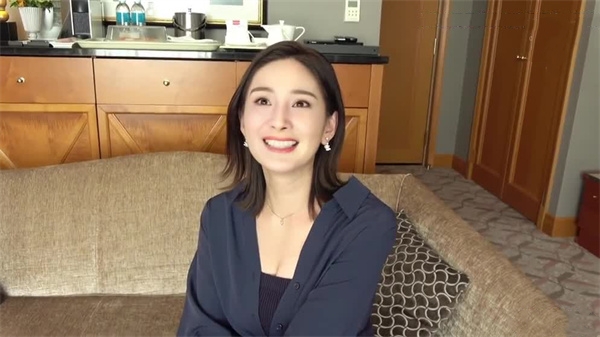 AI化身杨幂：开房初夜激情诱惑体验