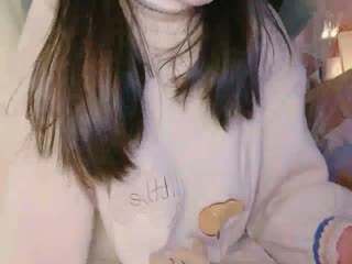 02年温州小罗莉刚破处不久双马尾撩起衣服揉小奶子翘起美臀对着镜头半脱内裤极度诱人