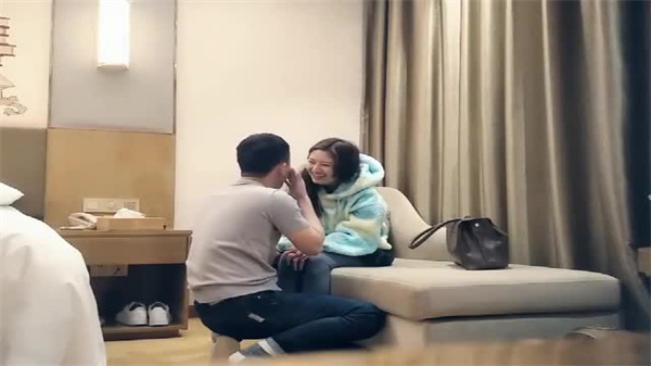 无套狂干极品白虎妹，七天内射高潮不停歇！