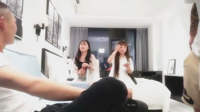 多人运动再约昨晚妹子带姐妹4P啪啪床上沙发一起干后入骑坐抽插搞了两回非常诱人