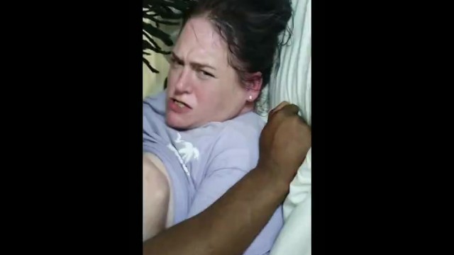 业余的cuckhold slutwife让我录下了她拍摄大型BBC的视频