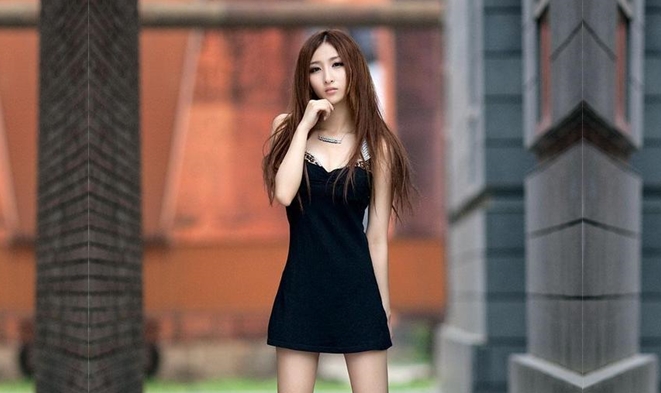 这妹子长得还可以哟就是脾气太爆了小哥变换的姿势多了就吵起来了