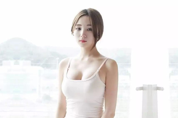 身材高挑妹子被小哥爆插的淫叫喉咙都喊哑了