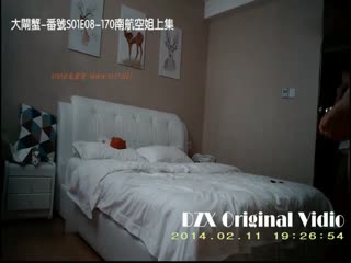 成熟风骚的淫荡调情师姐，全程露脸与小哥哥做爱，黑丝情趣口活很棒，各种姿势抽插配合，浪叫呻吟不断