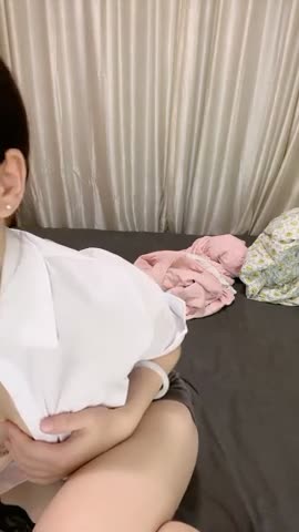 性感尤物精彩来袭，全程露脸丝袜高跟诱惑激情大秀，揉奶玩逼听狼友指挥，道具抽插自己抠逼到高潮喷水真刺激 new