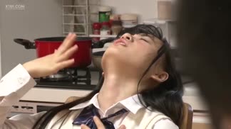 VRTM-507吞下春藥後向繼父懇求中出的過膝襪制服女