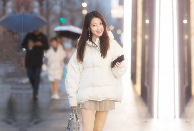 约炮文静白领女舔弄深喉大屌活很不错沙发上掰开双腿抽插大屁股骑乘坐在小桌子上操