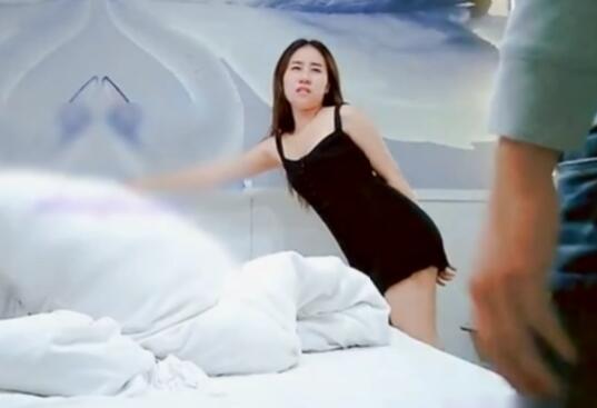 約操白皙性感的大學美女蜜桃臀很害羞洞太小很難進入強插猛幹痛的嗷嗷叫