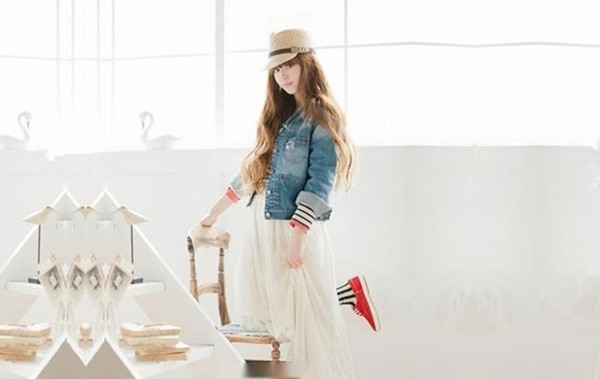 探花牛仔外套巨乳外围女翘起屁股掰开看骑乘猛坐侧入晃动大奶子