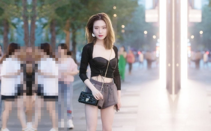 先聊聊天培养感情手指磨蹭多毛骚穴骑上来喜欢舌吻张开双腿大屌爆插美女不喜欢叫