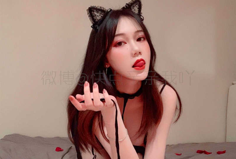网红福利姬魔法秋秋快点亲亲我吖.com