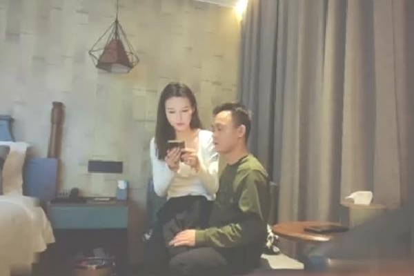 男人都会喜欢这种妖艳的外围贱货