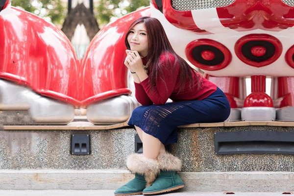 情趣毛衣萝莉女友卫生间做爱无套内射