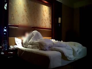 性徒哥宾馆微信约啪艺术学院气质美女外表清纯内心淫荡女上位相当疯狂娇喘呻吟声销魂诱人连干2炮各种体位