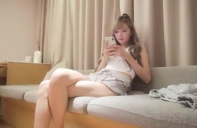 午夜寻花非常苗条极品网红妹子沙发舌吻调情舔弄口交上位骑乘抽插呻吟娇喘大声非常诱人