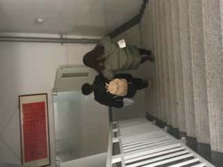 外站流出潜入某学院教学楼女厕偷窥美女嘘嘘