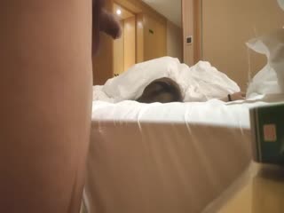 再约良家珠宝女，被窝里拉出来再来一炮，怼着骚穴猛操，侧入骑乘，搞得骚女全身瘫软.