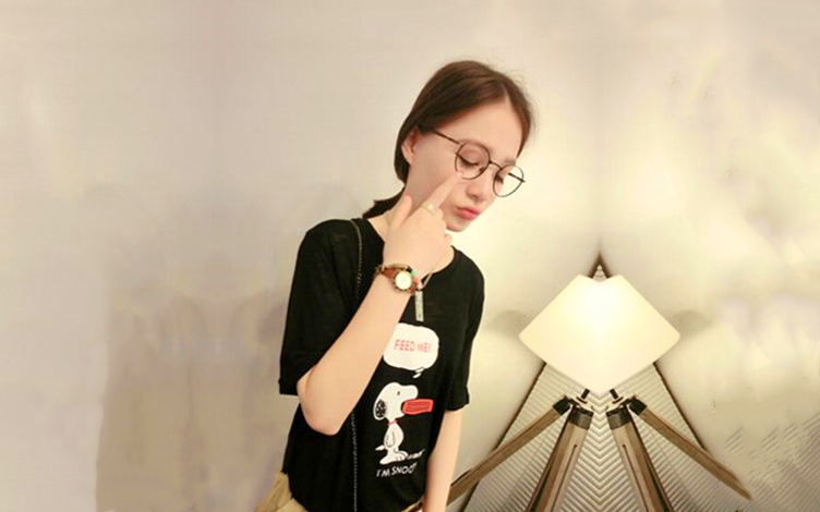 爆艹极品清纯眼镜小妹价值5000RMB初夜破处调教解锁N姿势不要不要我好疼啊好舒服巨反差