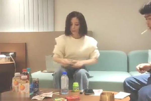 探花御姐一个接一个口技一流第一次秒射再次持久