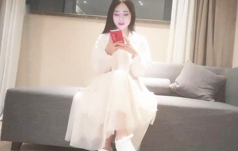 小宝寻花约了个白色长裙纹身妹子酒店啪啪舌吻舔弄扣逼口交上位骑坐一直呻吟娇喘非常诱人