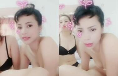 一男三女啪啪秀口交上位騎乘抽插 輪流玩弄JJ自己套弄非常誘人 很是誘惑喜歡不要錯過