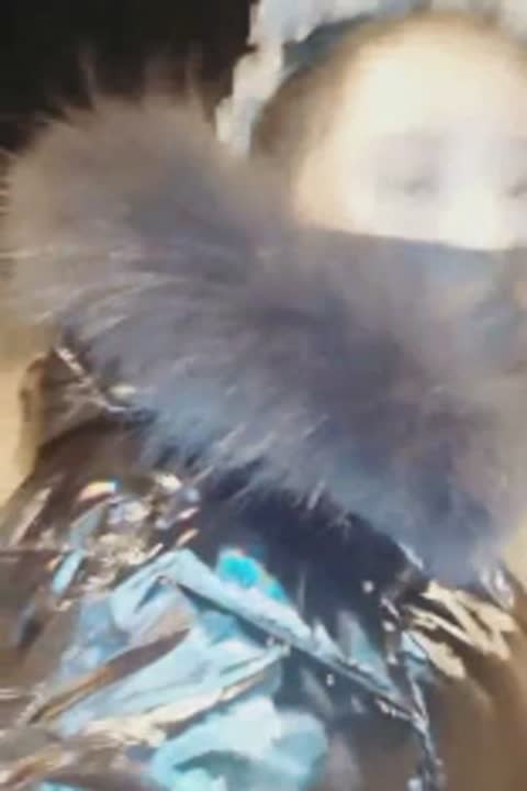 模特身材时尚性感美女主播晚上和粉丝在户外工地啪啪外面实在太冷了鸡巴硬不起只好车震 A