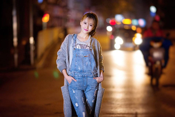 女神深夜来伴抱起悬空暴插叫床声震天响对白精彩战况激烈