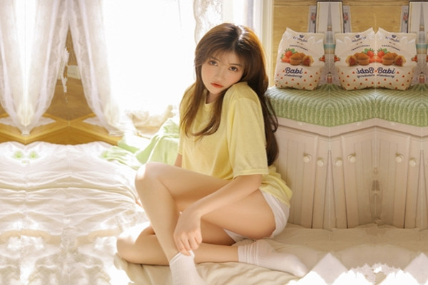 聊天软件约了一个混血大奶身材好水多美女超级饥渴各种打桩