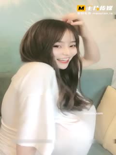 清纯少女颜值正不错！看着她自慰的骚样真受不了~