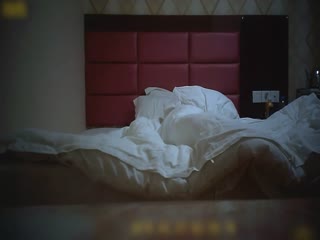 长发美女酒店有点害羞不让操小伙软磨硬泡半天插进去干了她