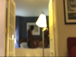 广州饥渴人妻偷情，大战黑人兄弟，精液口爆内射