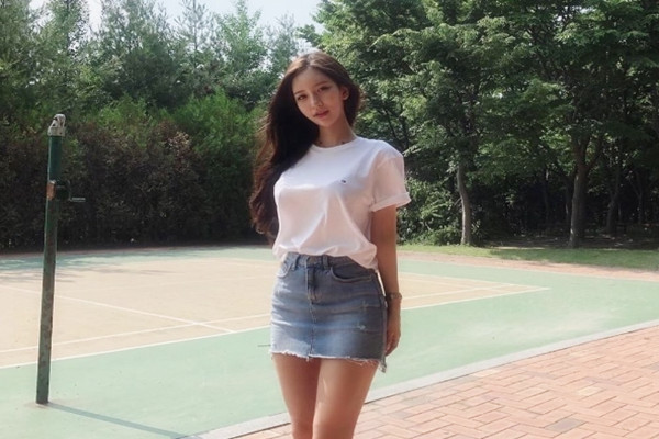 新聊的良家少妇想要无套不愿意买来套套继续操大屌挺入骚女爽翻