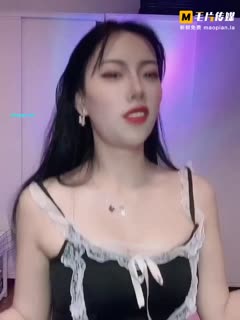 气质十足高颜值骚主播性感睡衣露出巨乳勾引诱惑！