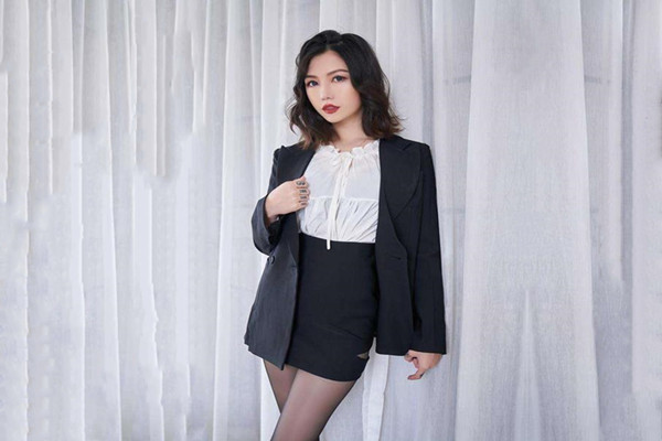 约一对中年夫妻4P交换精彩继续一人一个全力输出打桩机猛怼