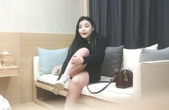 利大无比一沓现金酒店买春23岁小姐姐一对美乳一线天肥美鲍鱼骚气逼人极品尤物人气登顶香艳盛宴