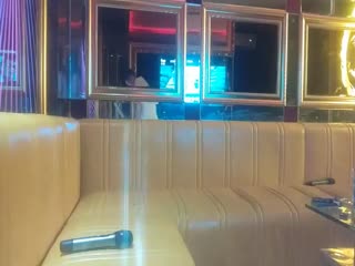 @20207920237 用户上传：商K包间偷拍，灯红酒绿，佳人纷至沓来，近景爆操00后骚妹，激情四射必看
