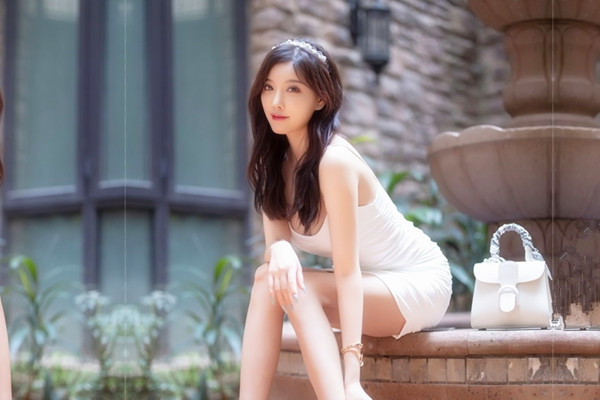 女子保健SPA养生馆骚女全身按摩特写镜头扣多毛骚穴搞得高潮浪叫按摩床上来一发