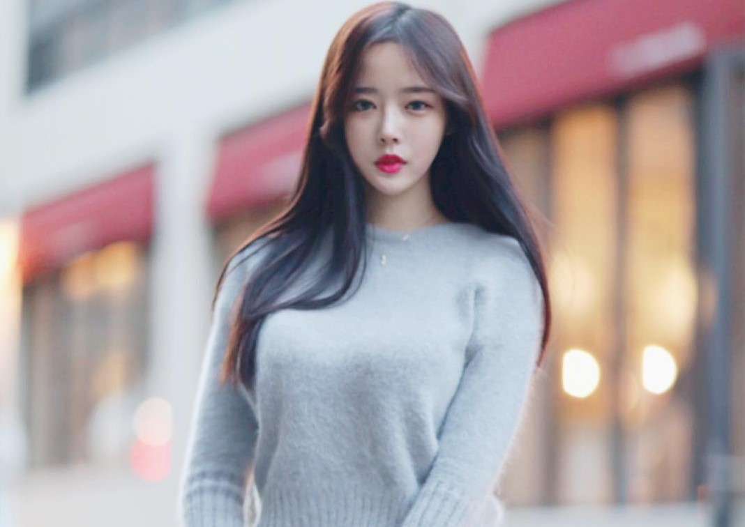 精神小伙跟白皙女友近距离舔奶摸逼69口交骑脸舔弄抽插猛操呻吟娇喘诱人