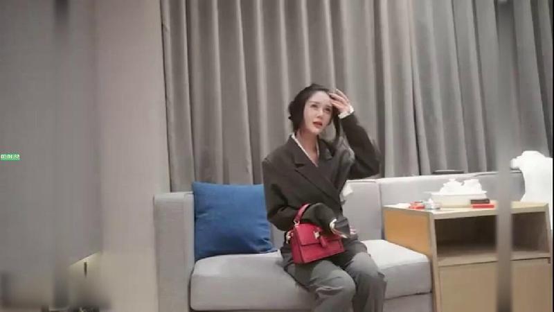 大熊探花新人胖老哥約了個高顏值西裝妹子啪啪 洗完澡穿上黑絲口交猛
