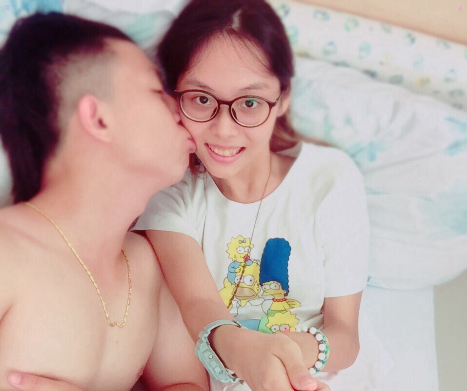 眼镜学生妹因与男友分手泄露出与男友啪啪视频内容激情