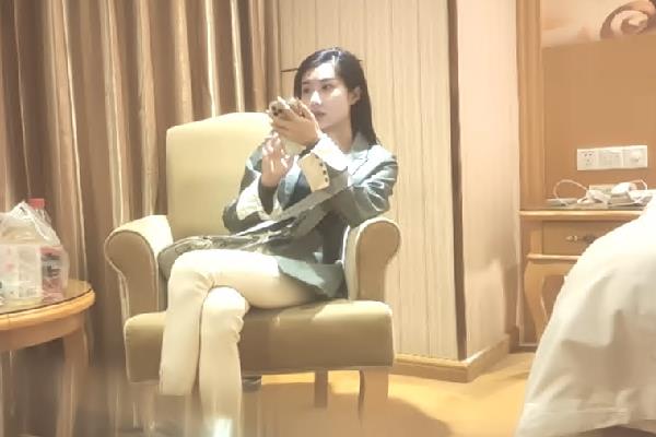 青春校园外围女神刚下海没多久都被干完了