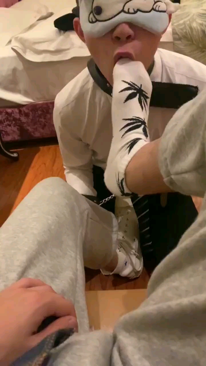 舔脚