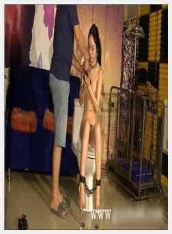 极品高挑国模刘永婵与猥琐眼镜摄影师玩SM捆绑拍摄被咸猪手玩逼逼